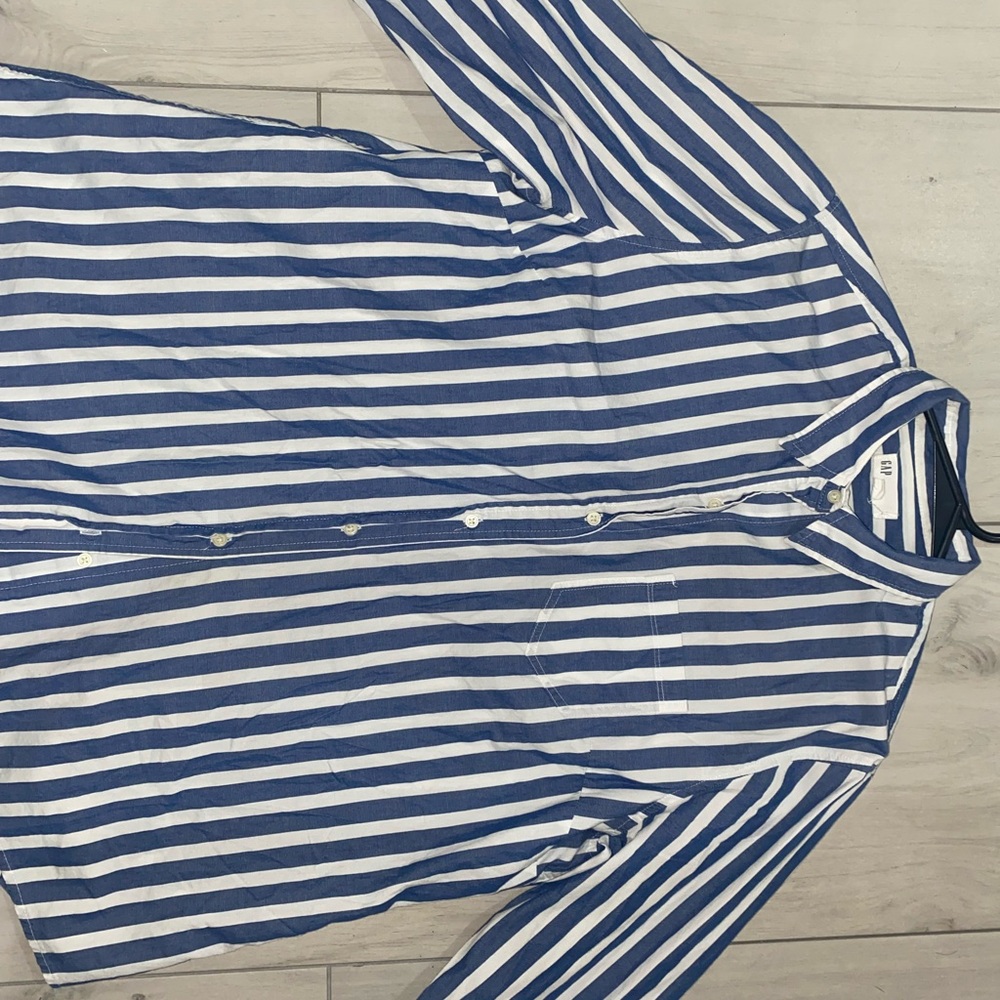 GAP women’s Navy and White Striped Button Down Shirt - Picture 4 of 8